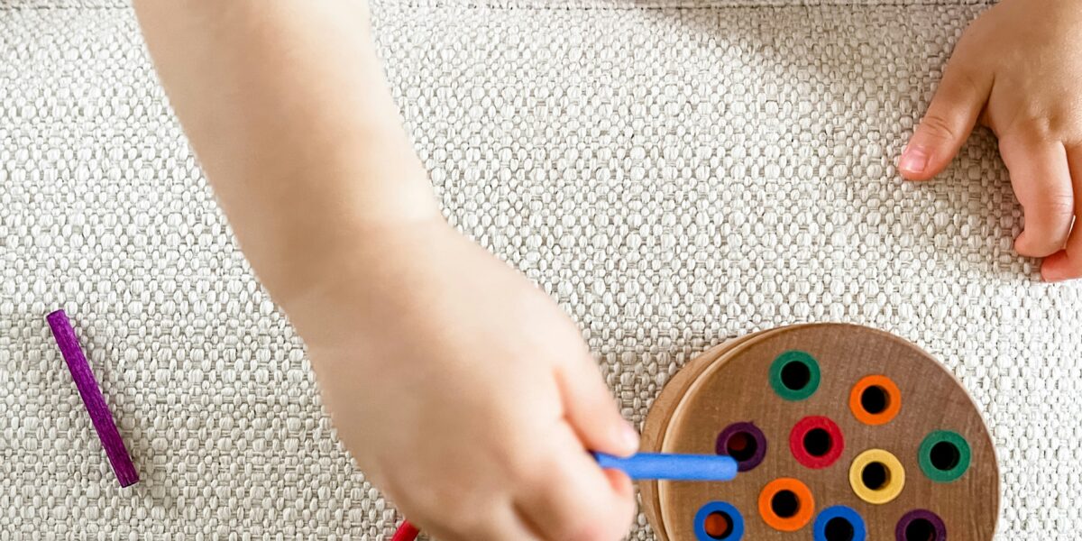 Organizzare la scrivania dei bambini: il metodo combinato Montessori e KonMari