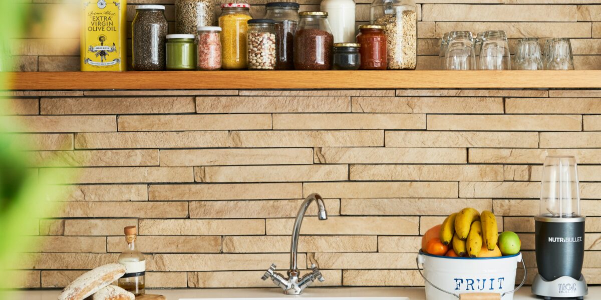 Come organizzare la cucina: accessori utili anche per piccoli spazi