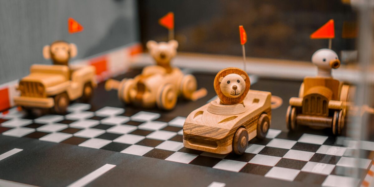 Garage macchinine in legno: giocattoli Montessori