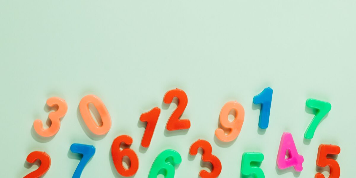 Imparare le tabelline con il gioco, il metodo Montessori e la ruota Waldorf