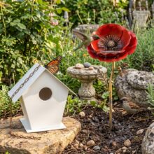 Abbeveratoi da giardino per piccoli esploratori: casette per uccellini, api e farfalle