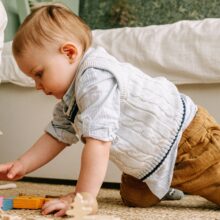 Sicurezza neonato in casa: dal gattonamento ai primi passi